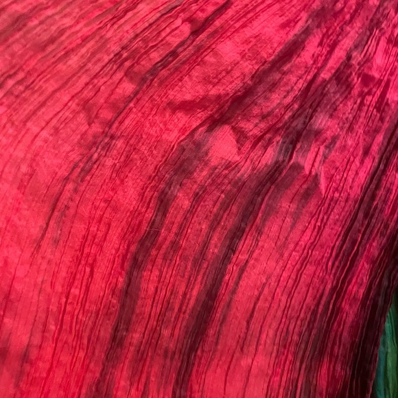 EUC 100% Silk Two-Toned Crinkle Scarf: Scarves Green Red & Orange - Accent Piece - Picture 7 of 8